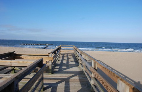 Willoughby Spit House | Cozy Bay View OceanSide cottage