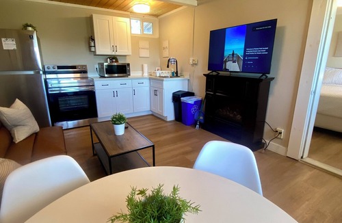 Bluewater Apartment | Cozy Bayfield Retreat Pool & Hot Tub 15min to Grand Bend Lake Huron Nearby