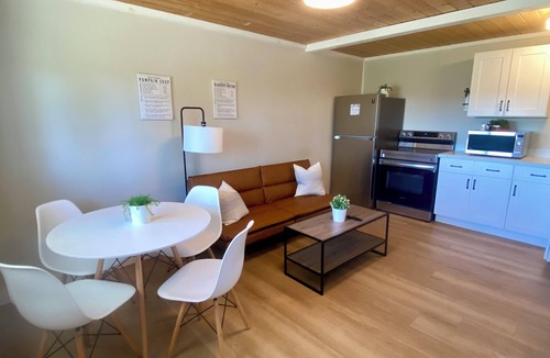 Bluewater Apartment | Cozy Bayfield Retreat Pool & Hot Tub 15min to Grand Bend Lake Huron Nearby