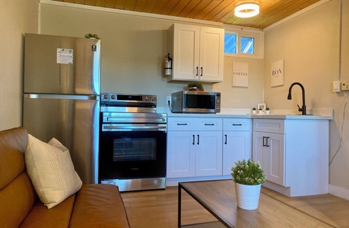 Bluewater Apartment | Cozy Bayfield Retreat Pool & Hot Tub 15min to Grand Bend Lake Huron Nearby