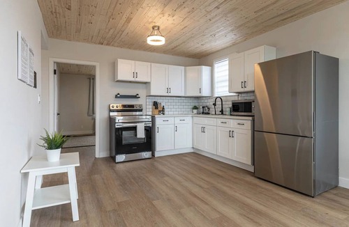 Bluewater Apartment | Cozy Bayfield Retreat Pool & Hot Tub 15min to Grand Bend Lake Huron Nearby
