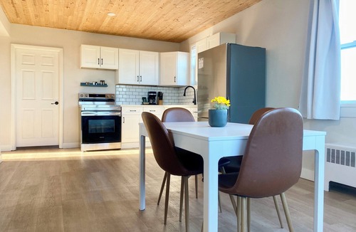 Bluewater Apartment | Cozy Bayfield Retreat Pool & Hot Tub 15min to Grand Bend Lake Huron Nearby