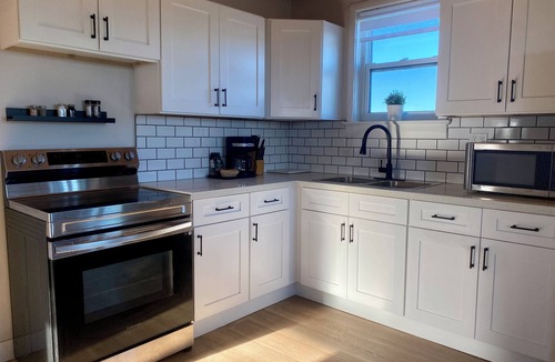 Bluewater Apartment | Cozy Bayfield Retreat Pool & Hot Tub 15min to Grand Bend Lake Huron Nearby