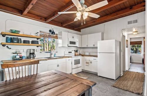Panacea House | Cozy bayfront farmhouse!