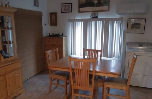 Mastic Beach Cottage | Cozy Bayside cottage