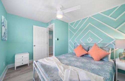 Jamaica Beach House | Cozy beach bungalow close to ocean with large yard