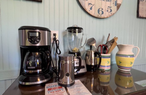 Ocean Beach House | Cozy Beach Bungalow-midway between beach and town