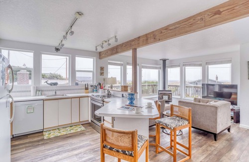 Manzanita House | Cozy Beach Castle has Panoramic Views, Wrap-Around Deck With Ocean Views!