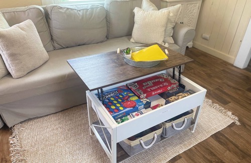 San Jacinto Cottage | Cozy Beach Cottage- Minutes to the beach & Historic Strand