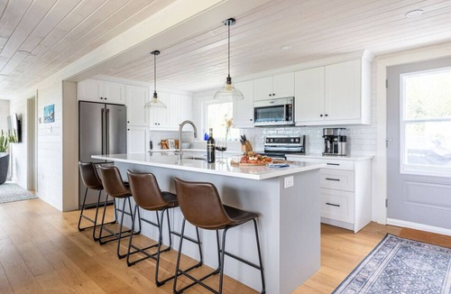 Queens House | Cozy Beach Cottage on the Atlantic.