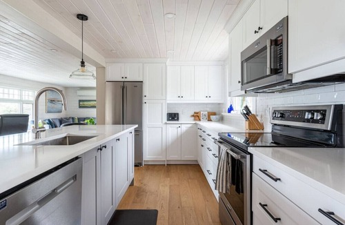 Queens House | Cozy Beach Cottage on the Atlantic.