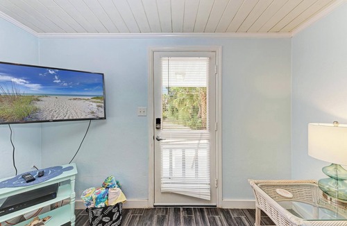 Englewood Cottage | Cozy Beach Cottage