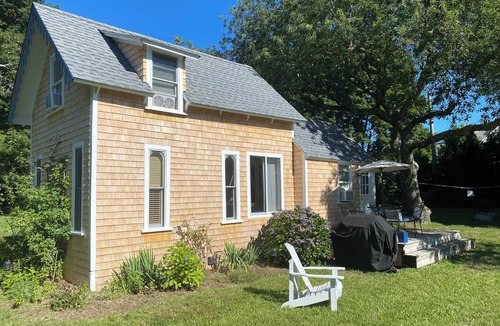 Oak Bluffs Cottage | Cozy Beach Cottage