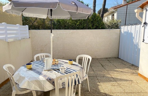 Bretignolles-sur-Mer House | Cozy Beachside House with Courtyards, WiFi & Parking - 800m from Dunes Beach