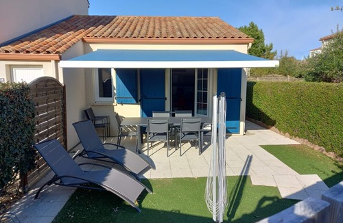 Bretignolles-sur-Mer House | Cozy Beachside House with Pool Access, 150m to Beach, Summer Fun, WiFi Included