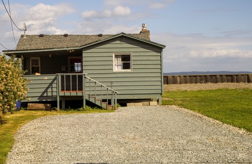 Camano Island Cabin | Cozy Beach Front Cabin With Stunning Views