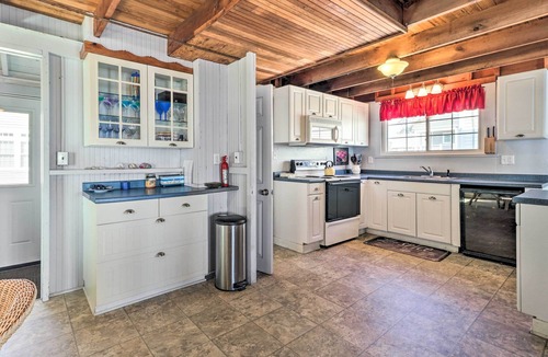 Old Lyme Cottage | Cozy Beach Front Cottage in Hawk's Nest