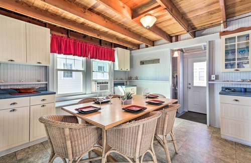 Old Lyme Cottage | Cozy Beach Front Cottage in Hawk's Nest