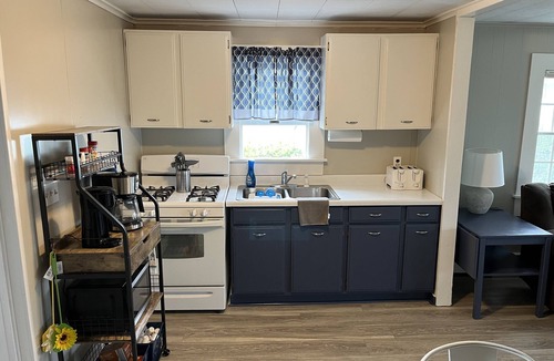 Slaughter Beach Cottage | Cozy Beach Front Cottage Pet Friendly