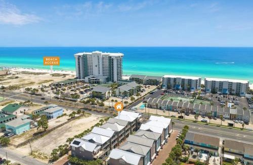 Crescent Beach House | Cozy Beach House, Heated Pool , Fast WiFi