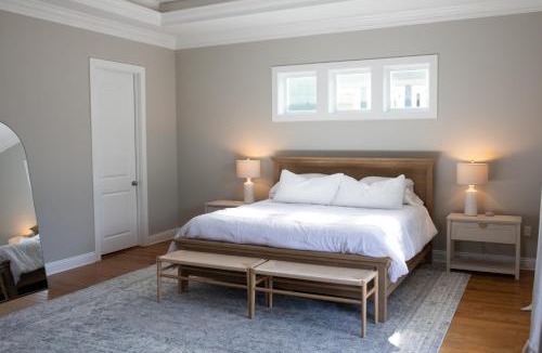 Crescent Beach House | Cozy Beach House, Heated Pool , Fast WiFi