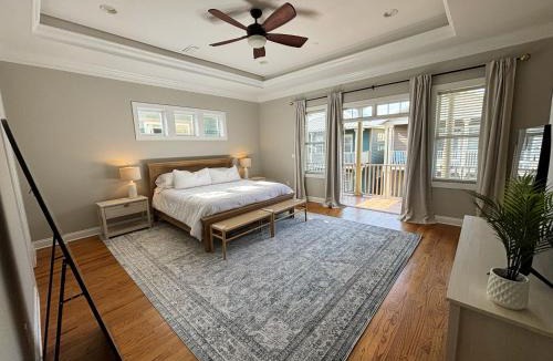 Crescent Beach House | Cozy Beach House, Heated Pool , Fast WiFi
