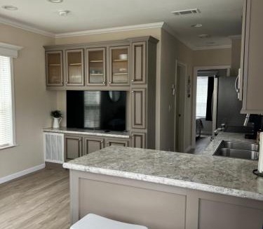 Truckland Resort | Cozy Beach House