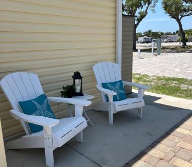 Truckland Resort | Cozy Beach House