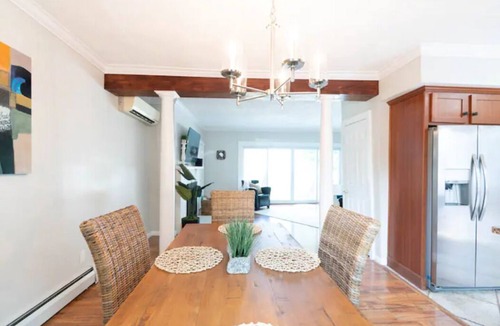 West Irondequoit House | Cozy beach house