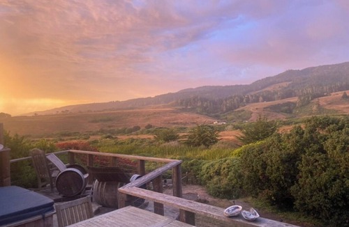 Manchester House | Cozy beach house with panoramic mountain views