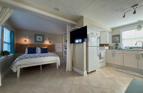 Pass-a-Grille House | Cozy Beach Rental 1B/1B
