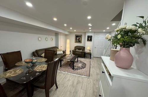The Beaches House | Cozy Beach Retreat. Close to Great Restaurants