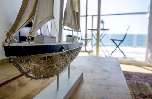 Costa Apartment | Cozy BEACHFRONT 1 Bdr Apt