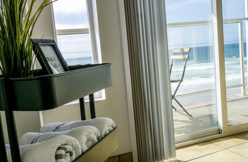 Costa Apartment | Cozy BEACHFRONT 1 Bdr Apt