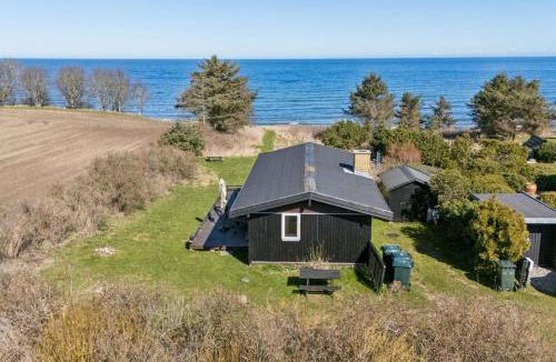 Hoensinge House | Cozy Beachfront Cottage