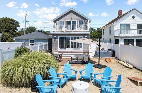 Somerset House | Cozy Beachfront Paradise — Hot Tub, Fire Pit & Views for Days