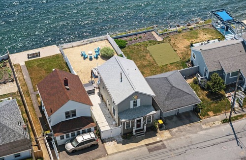 Somerset House | Cozy Beachfront Paradise — Hot Tub, Fire Pit & Views for Days