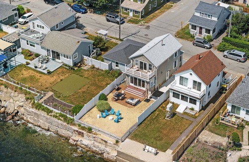 Somerset House | Cozy Beachfront Paradise — Hot Tub, Fire Pit & Views for Days