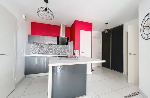 Palavas-les-Flots Apartment | Cozy Beachside F3 Apartment with Pool & Parking, 150m from the Beach