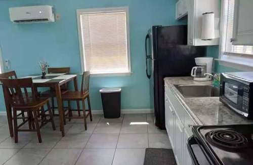 North Beach Apartment | Cozy Beachside 1BR Studio, Near North Beach