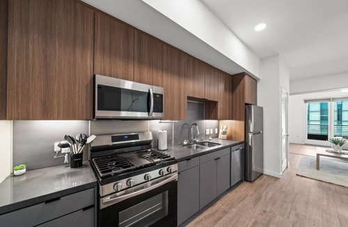 West Gateway Apartment | Cozy Beachside Escape/Great Views