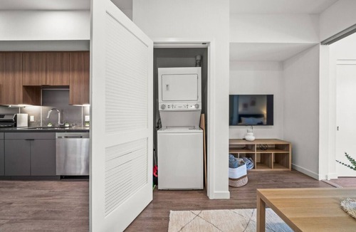 West Gateway Apartment | Cozy Beachside Escape/Great Views