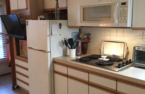 Hollywood Apartment | Cozy Beachside Studio Steps from Hollywood Beach!