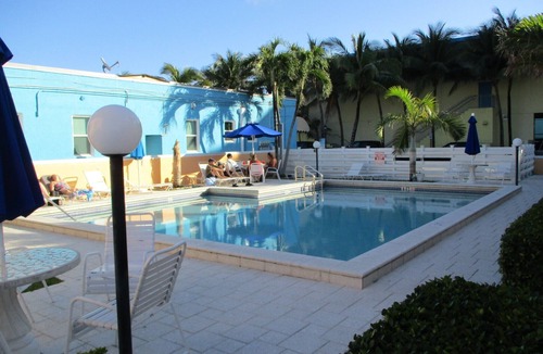 Hollywood Apartment | Cozy Beachside Studio Steps from Hollywood Beach!