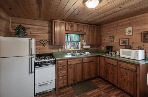 Ruidoso Cabin | Cozy Bear 4, Studio, Fireplace, Downtown, Sleeps 4