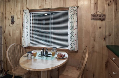 Ruidoso Cabin | Cozy Bear 5, 1 Bedroom, Fireplace, Midtown, Sleeps 4