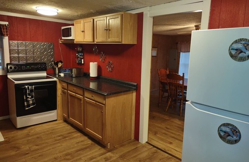 Clifford Cottage | Cozy Bear Rock Cottage with hot tub