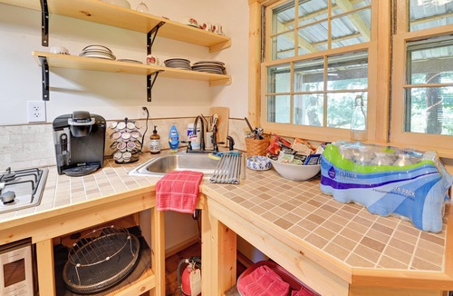 Heidelberg Cabin | Cozy Beattyville Cabin w/Fire Pit