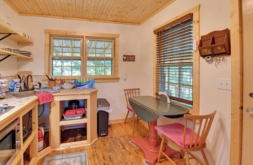 Heidelberg Cabin | Cozy Beattyville Cabin w/Fire Pit