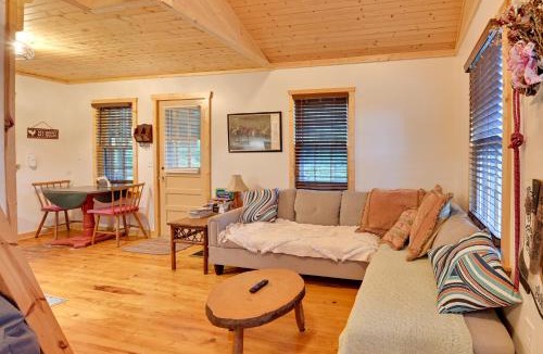 Heidelberg House | Cozy Beattyville Cabin w/Fire Pit